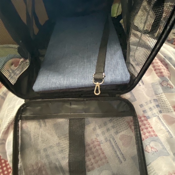 Cat Carrier - Picture 4 of 11